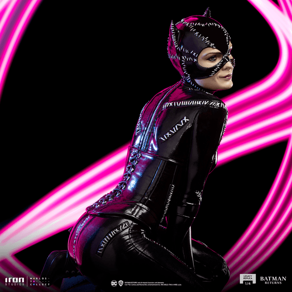 Catwoman-0edd5777-f55a-419c-886d-0f6d5bb885bc 11