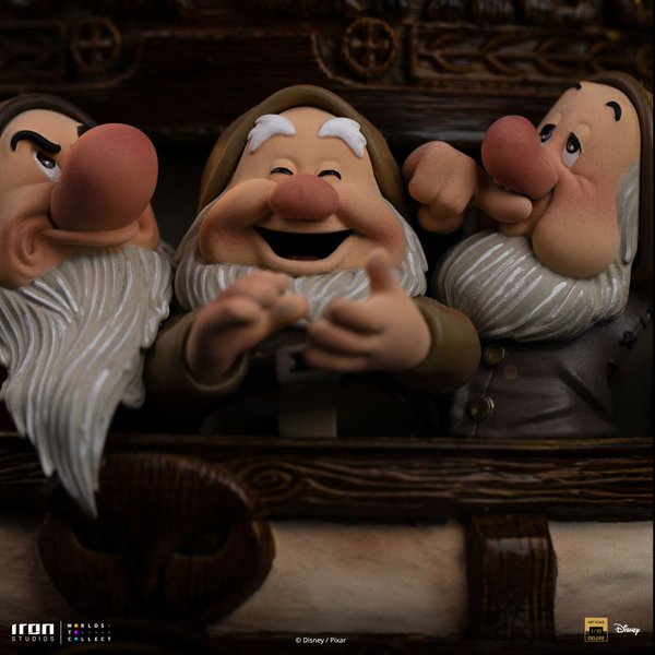 Snow White Deluxe-34e71fcb-a907-4c98-8d29-e20073684b12 2
