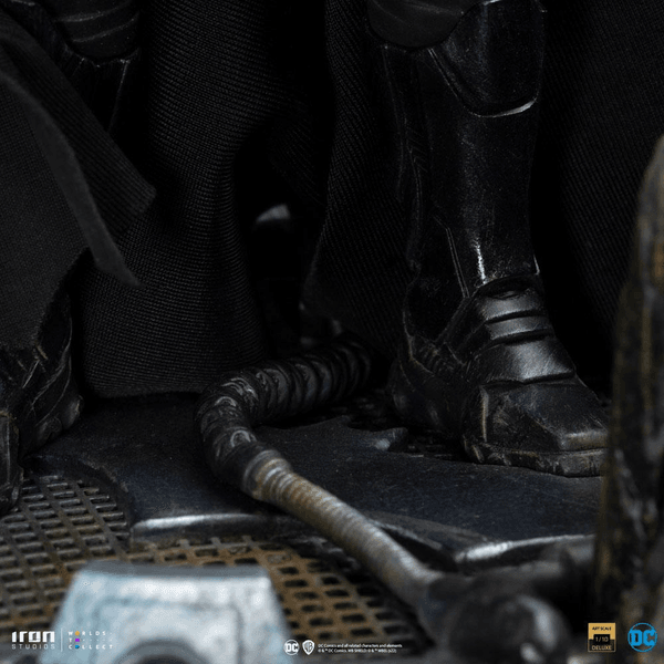 Batman Unleashed Deluxe 24 cm 8
