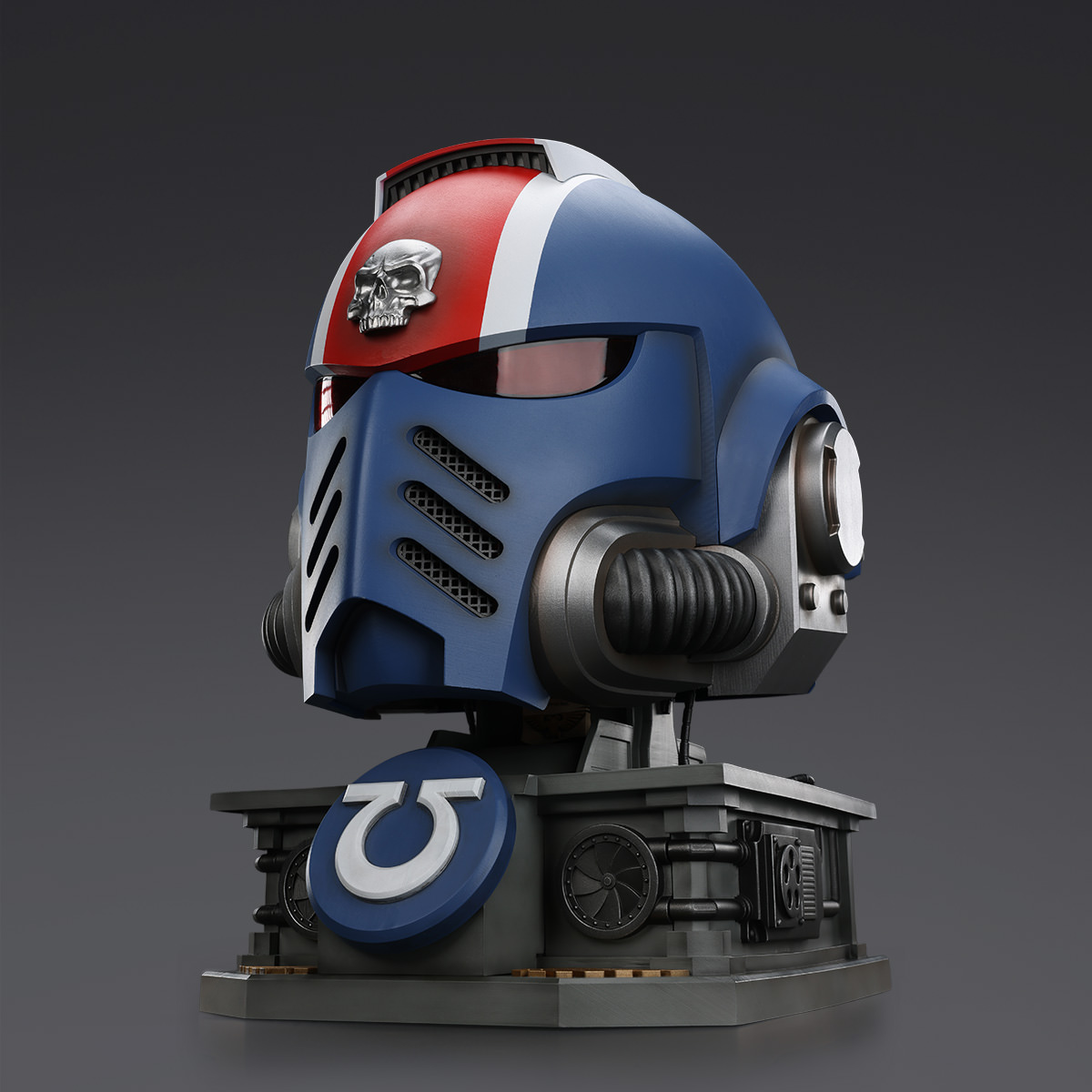 Ultramarines Lieutenant Titus MKX Helmet & Display Stand