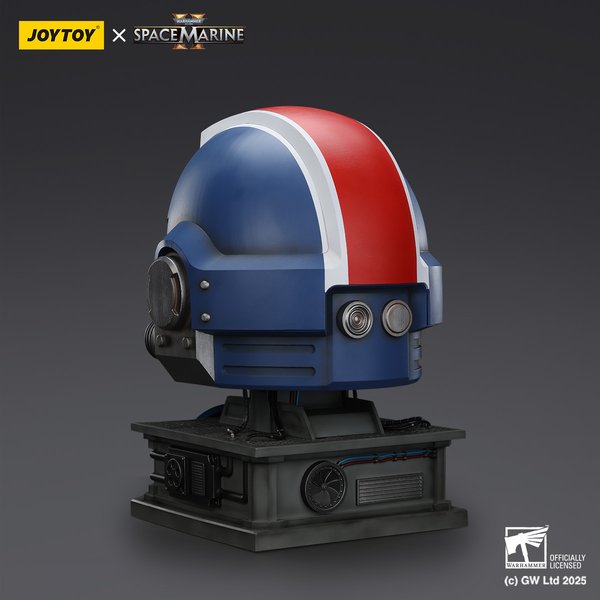 Ultramarines Lieutenant Titus MKX Helmet & Display Stand-bfb37bee-86b8-4ce4-867b-ca682e488dfd 4