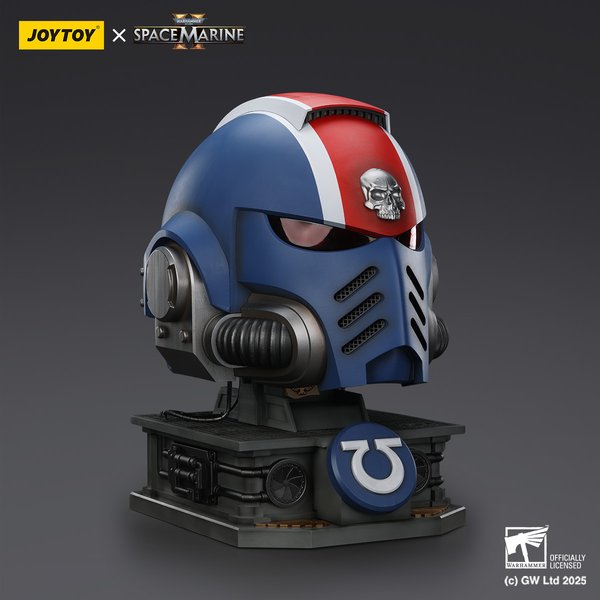 Ultramarines Lieutenant Titus MKX Helmet & Display Stand-bfb37bee-86b8-4ce4-867b-ca682e488dfd 3