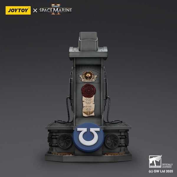 Ultramarines Lieutenant Titus MKX Helmet & Display Stand-bfb37bee-86b8-4ce4-867b-ca682e488dfd 5