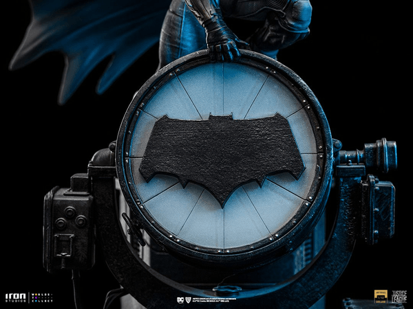 Batman sobre Batiseñal Deluxe 7
