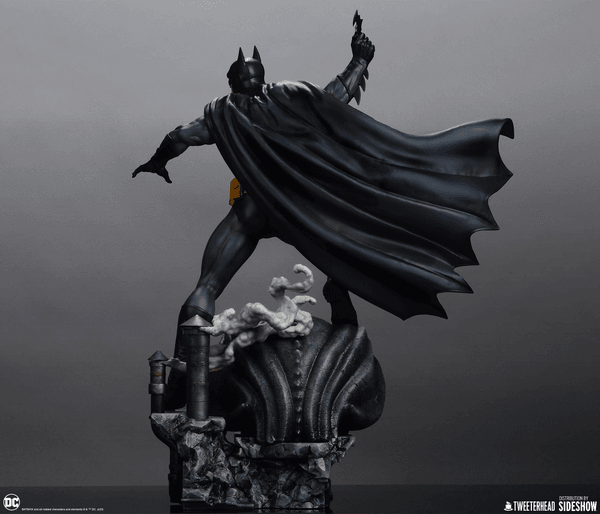 Batman™ (Black and Gray Edition) 8