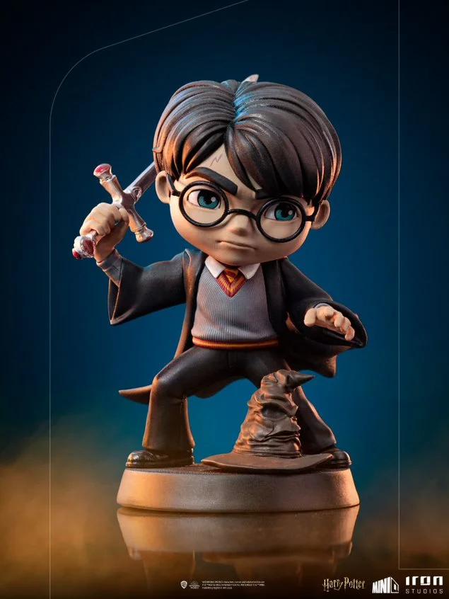 Harry Potter con la Espada de Gryffindor MiniCo 1